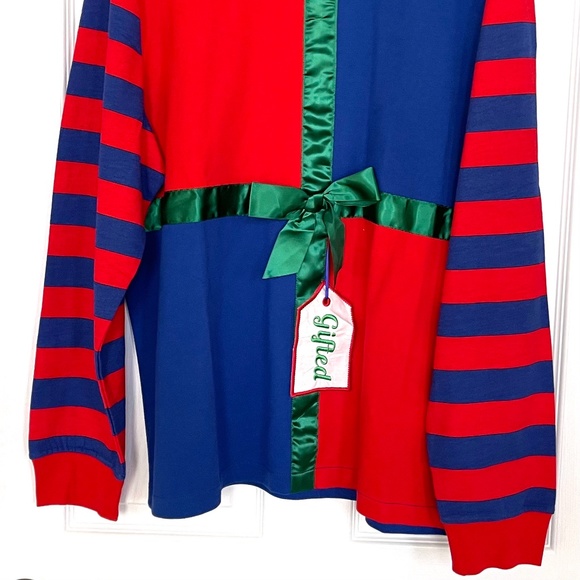 Christmas sweat shirt. " Gift wrapped "     NEW ITEM - Picture 2 of 4